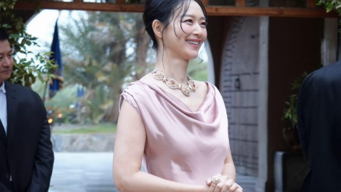 Shin Min-a Fashion: 10 Youthful Secrets